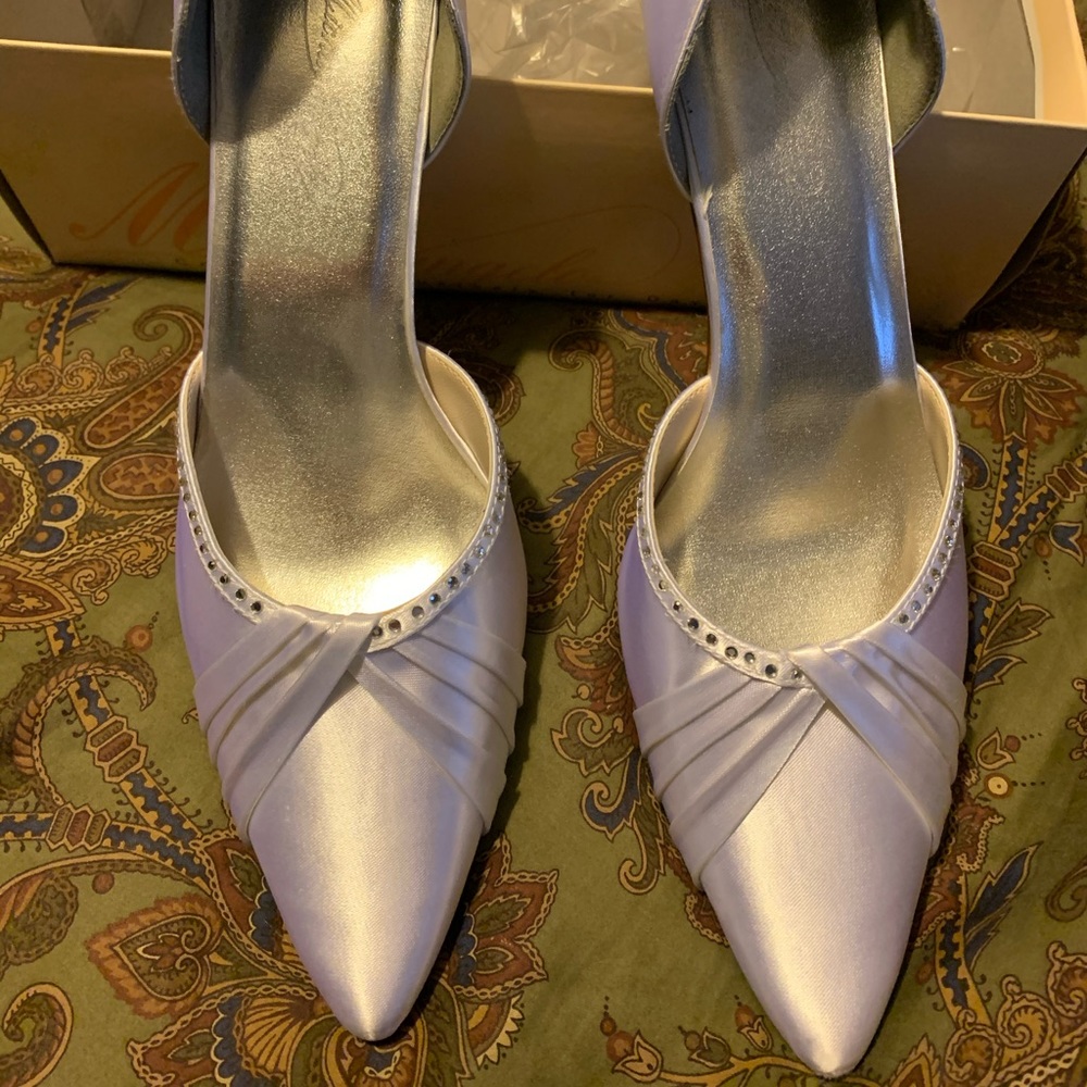 Heels - Picture 2 of 2